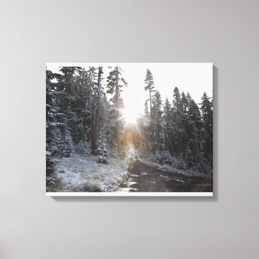 Snowy modderweg die de zon in gaat canvas afdruk (Voorkant)