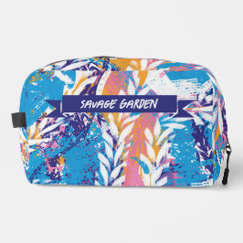 Snowy morning garden. doppkit toilettasje