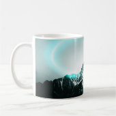 Snowy mountain mysterious blue neon light koffiemok (Links)