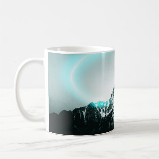 Snowy mountain mysterious blue neon light koffiemok (Links)