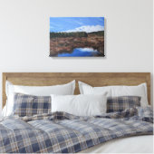Snowy Mountain Peak, bevroren zwembad gereflecteer Canvas Afdruk (Insitu (Slaapkamer))