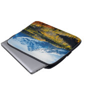 Snowy Mountain & Trees Laptop Sleeve (Voorkant onderkant)