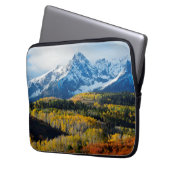 Snowy Mountain & Trees Laptop Sleeve (Voorkant Links)