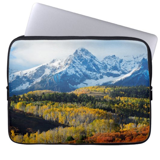 Snowy Mountain & Trees Laptop Sleeve (Voorkant)
