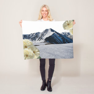 Snowy Mountains and Flowers Fleece Blanket Deken