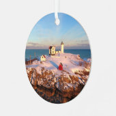 Snowy Nubble Lighthouse Metalen Ornament (Voorkant links)
