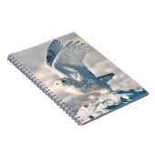 Snowy Owl die uit sneeuw gaat Notitieboek (Rechterzijde)