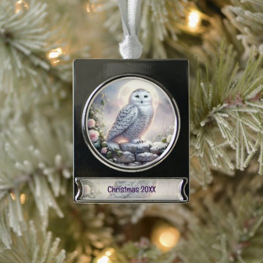 Snowy Owl in Moonlit Winter Garden Verzilverd Banner Ornament (Boom)