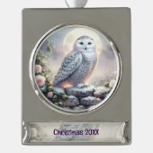 Snowy Owl in Moonlit Winter Garden Verzilverd Banner Ornament (Voorkant)