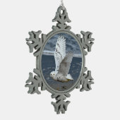Snowy Owl on a Beach Tin Sneeuwvlok Ornament (Links)