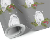 Snowy Owl on Pine and Berries Cadeaupapier (Rol Hoek)