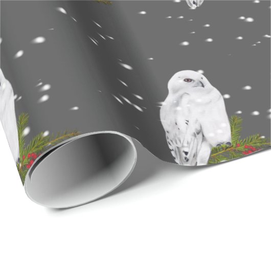 Snowy Owl on Pine and Berries Cadeaupapier (Rol Hoek)