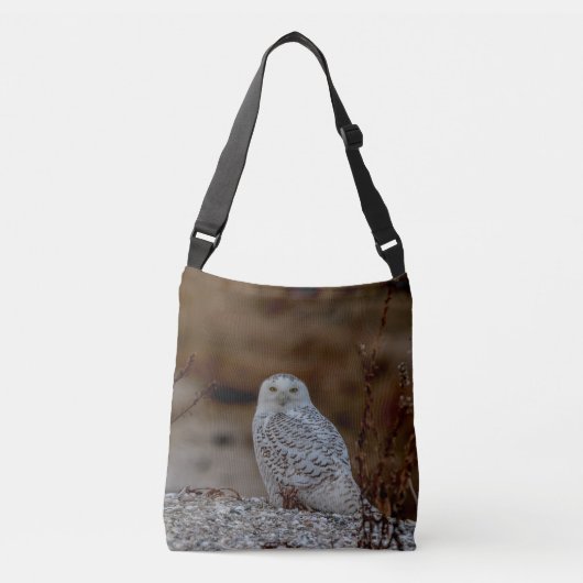 Snowy owl op een rots crossbody tas (Voorkant)