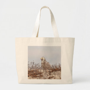 Snowy owl op het strand grote tote bag