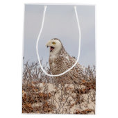Snowy owl op het strand medium cadeauzakje (Achterkant)
