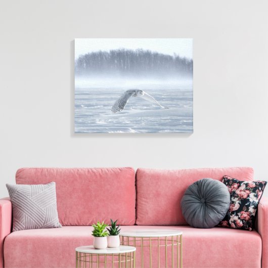 Snowy Owl vliegen in de winter Canvas Afdruk (Insitu (Woonkamer))