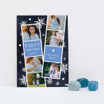 Snowy Photobooth Hanukkah Foto Collage Kaart<br><div class="desc">Cute Hanukkah-fotokaart bevat twee strips voor de fotografie,  elk met drie foto's en een blauw tekstpaneel,  voor een totaal van zes foto's. personaliseer het jaartal en uw familienaam of -namen in witte,  festieve letters,  op een blauw marineschopje met handgetekende witte sneeuwvlokken en witte sterren van David.</div>