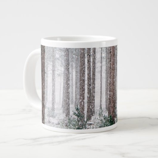 Snowy Pine-bomen Grote Koffiekop (Links)