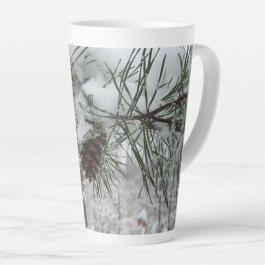 Snowy Pine Branch Winter Natuur Latte Mok (Rechterhoek)