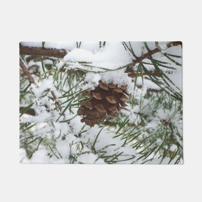 Snowy Pine Cone I Winter Natuur Foto Deurmat (Voorkant)