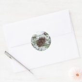 Snowy Pine Cone I Winter Natuur Foto Ronde Sticker (Envelop)