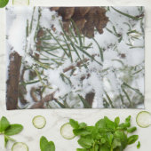 Snowy Pine Cone I Winter Natuur Foto Theedoek (Gevouwen)
