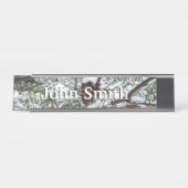 Snowy Pine Cone II Winter Natuur Fotografie Bureau Naambordje (Voorkant)