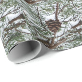 Snowy Pine Cone II Winter Natuur Fotografie Cadeaupapier (Rol Hoek)