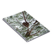 Snowy Pine Cone II Winter Natuur Fotografie Notitieboek (Rechterzijde)