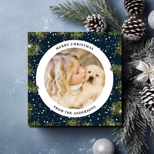 Snowy Pine Foliage Blue-kerstfoto Feestdagenkaart