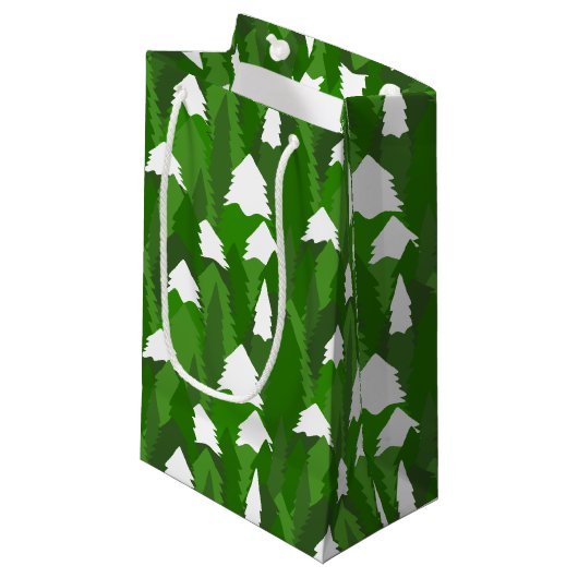 Snowy Pine Forest Klein Cadeauzakje (Voorkant Gekanteld)