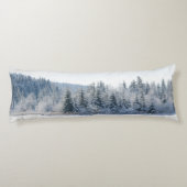 Snowy Pine Trees Dream 1 Lichaamskussen (Achterkant)