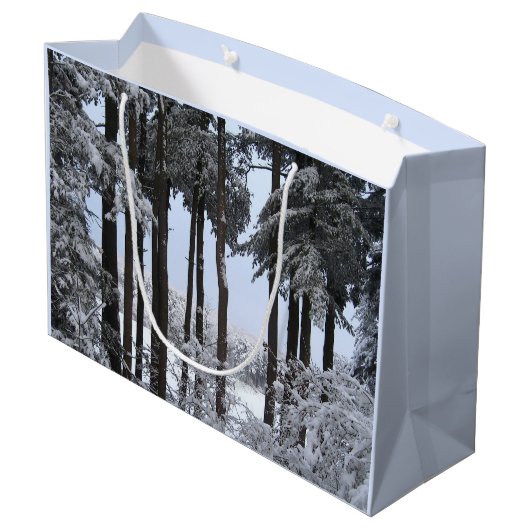 Snowy Pines in Blue Light — Large Cadeautasje (Achterkant Gekanteld)