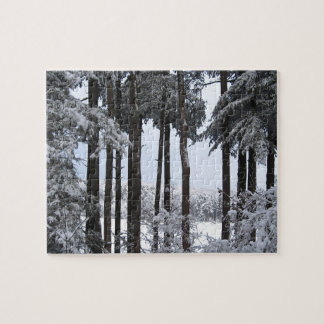 Snowy Pines in Blue Light Legpuzzel