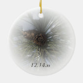 Snowy Pines Winter Wedding Keramisch Ornament (Achterkant)