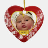 Snowy Red Baby's eerste kerstfoto Keramisch Ornament (Voorkant)