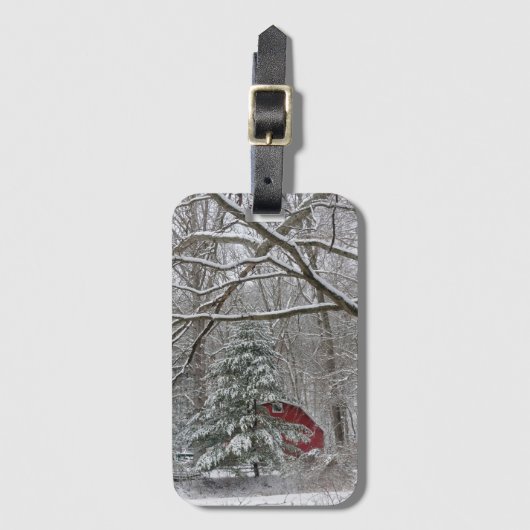 Snowy Red Barn Bagagelabel (Voorkant (verticaal))