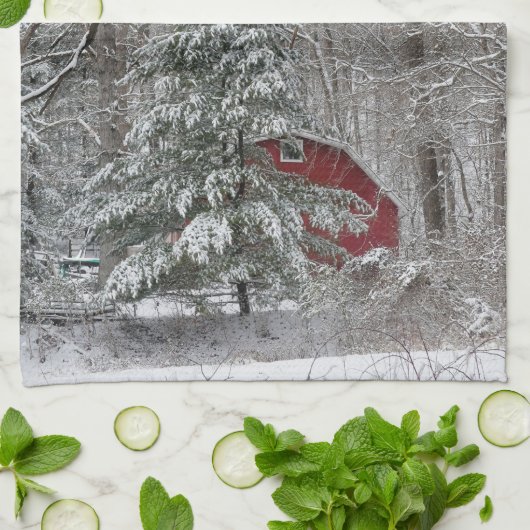Snowy Red Barn Theedoek (Gevouwen)