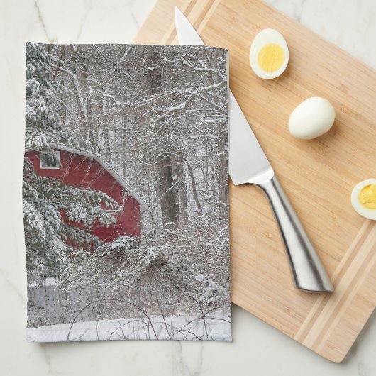Snowy Red Barn Theedoek (Quarter Fold)