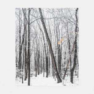 Snowy Scene in Woodland Michigan Fleece Deken