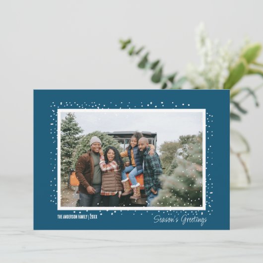 Snowy Season's Groet Familie Foto Kerstmis Kaart (Staand voorkant)