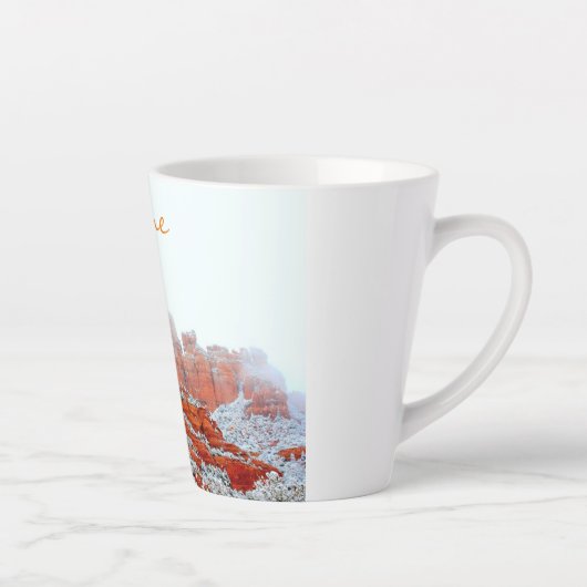 Snowy Sedona Red Rocks Thunder_Cove Latte Mok (Rechts)