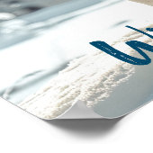 Snowy Sentinel: Alaska Malamute Majesteit Poster (Hoek)