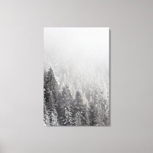 Snowy spruce woud verpakt in mist canvas afdruk