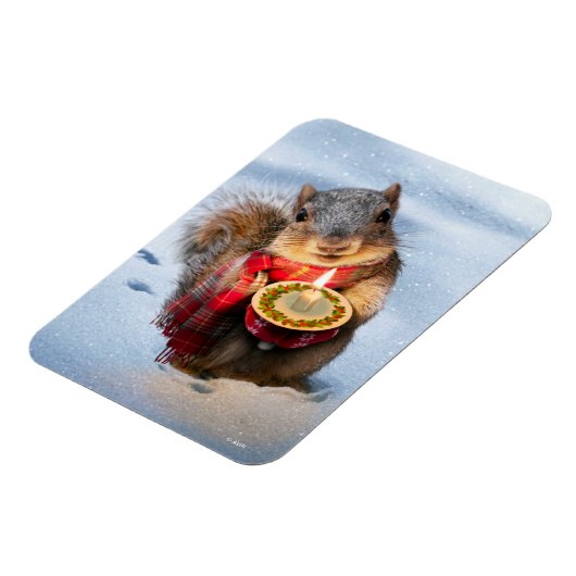 Snowy Squirrel Holding Candle Magneet (Linkerzijde)