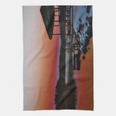 Snowy Sunset at Lake Arrowiad dock Theedoek (Verticaal)