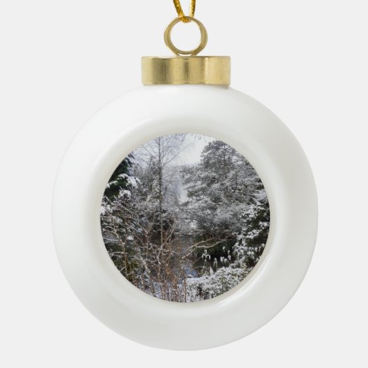 Snowy Trees Keramische Bal Ornament (Voorkant)