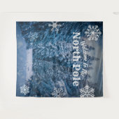 Snowy Trees op de Noordpool | Feestachtergrond Wandkleed (Voorkant (horizontaal))