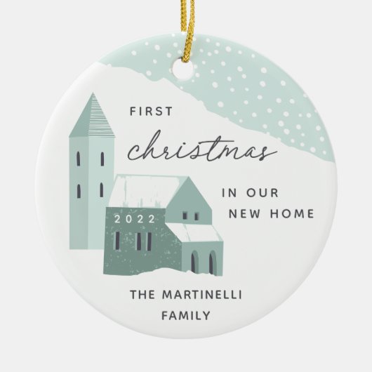 Snowy Village | Eerste Kerstmis in ons nieuwe huis Keramisch Ornament (Voorkant)