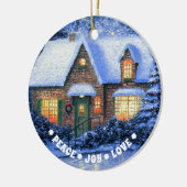 Snowy Village Scene | Aangepast kerstjaar Keramisch Ornament (Links)